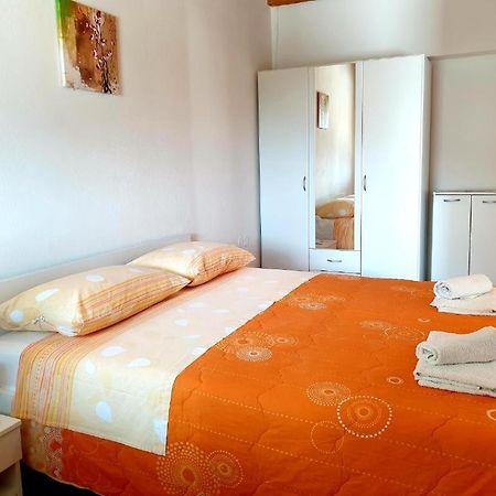 Apartments Hodanic Кърк Екстериор снимка