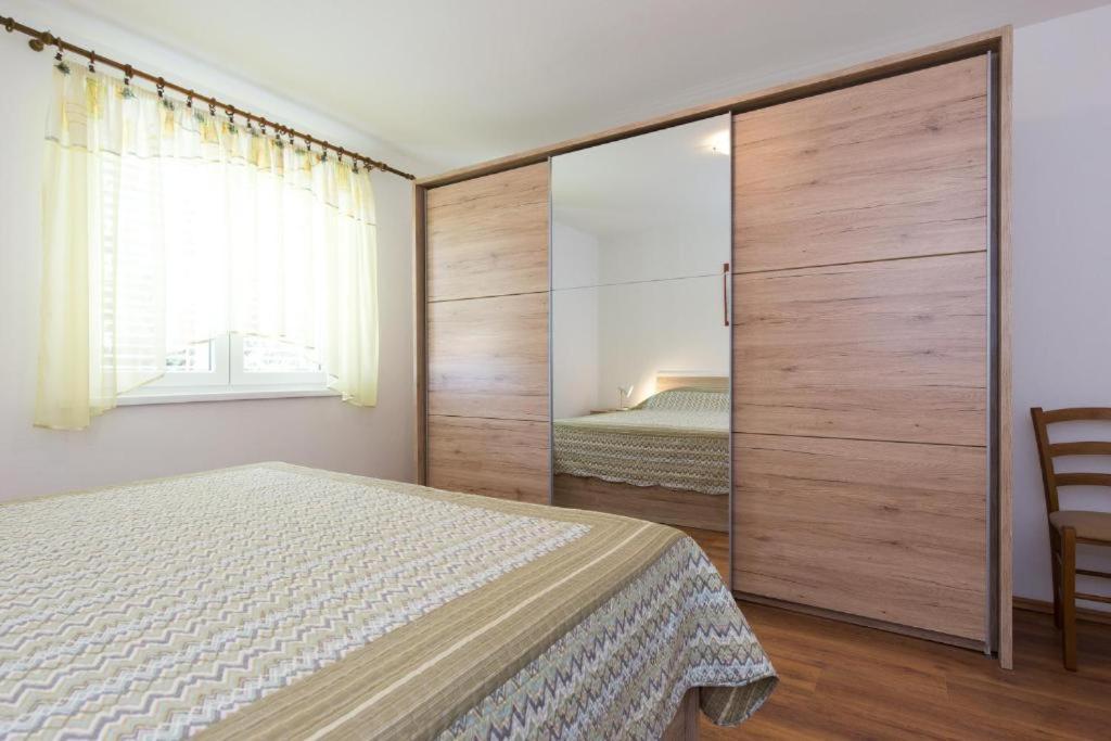 Apartments Hodanic Кърк Екстериор снимка