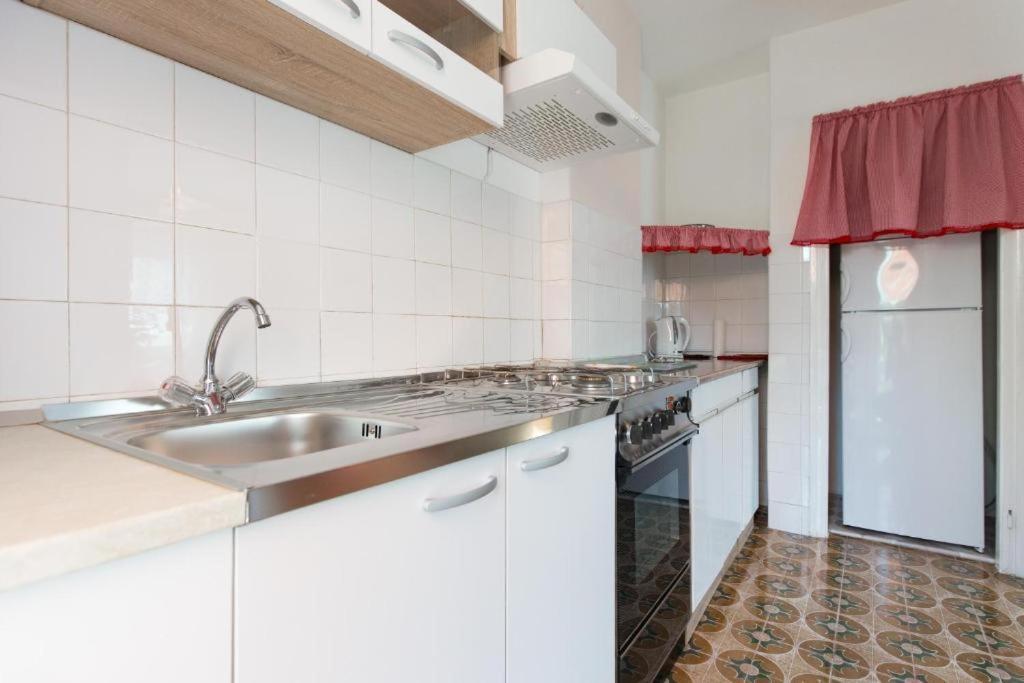 Apartments Hodanic Кърк Екстериор снимка