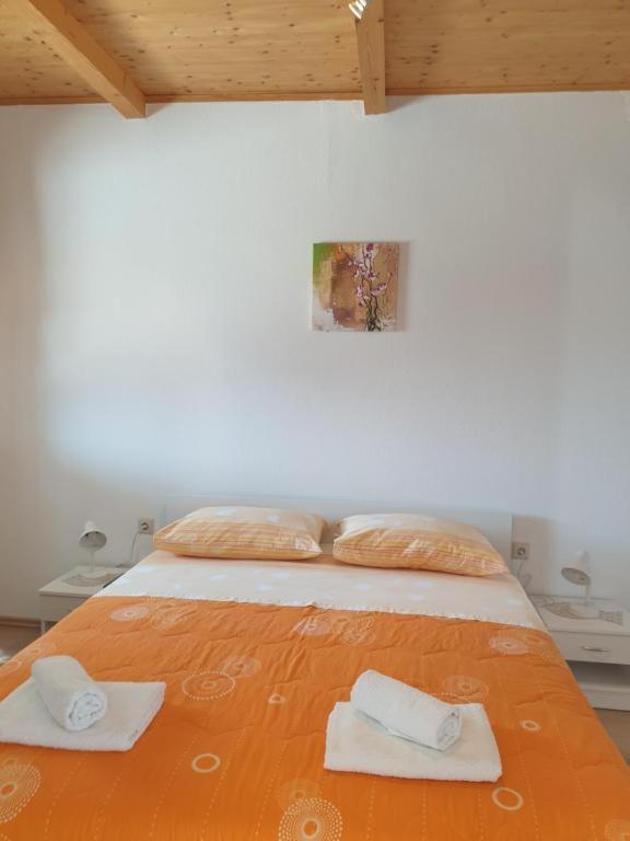 Apartments Hodanic Кърк Екстериор снимка