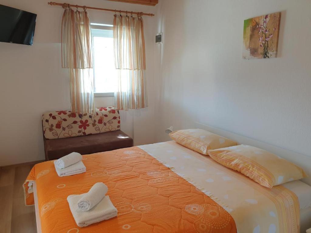 Apartments Hodanic Кърк Екстериор снимка