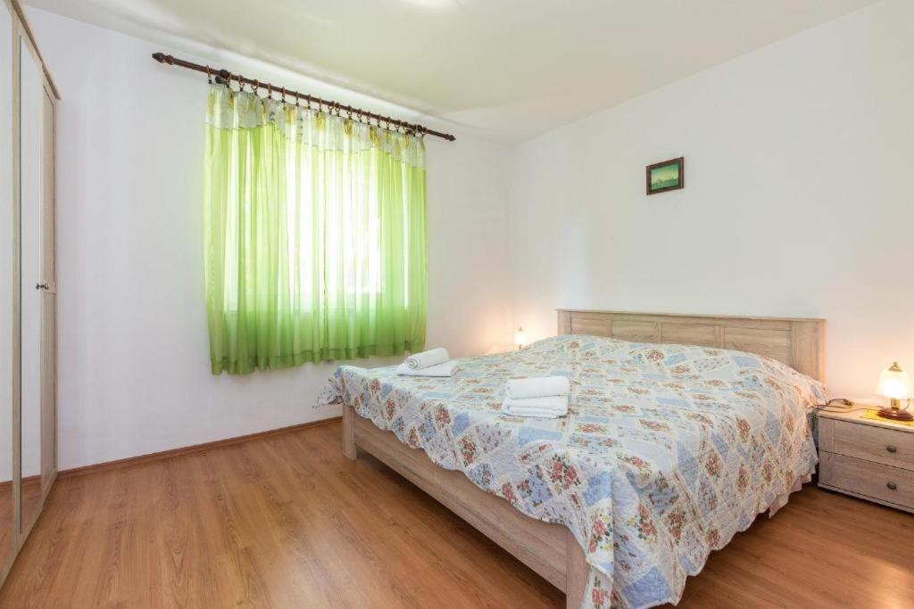 Apartments Hodanic Кърк Екстериор снимка