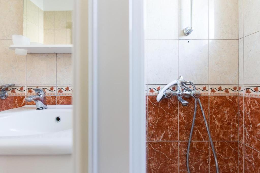 Apartments Hodanic Кърк Екстериор снимка