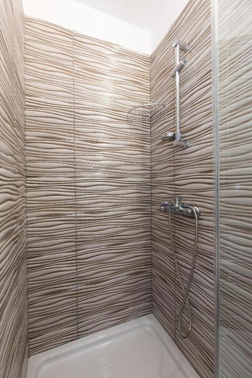 Apartments Hodanic Кърк Екстериор снимка