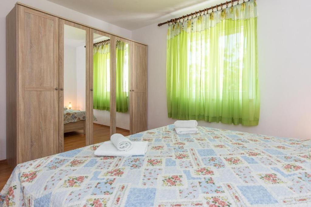 Apartments Hodanic Кърк Екстериор снимка